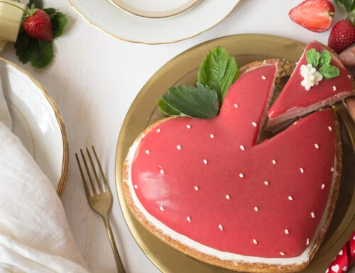 Crostata moderna con Mousse di fragola e Ganache alla mandorla